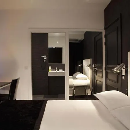 First Tour Eiffel Hotel 4*