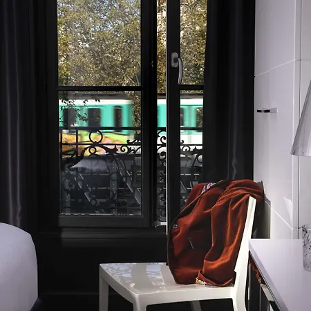First Tour Eiffel Hotel 4*
