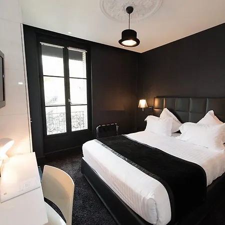 First Tour Eiffel Hotel