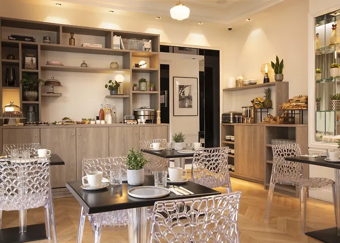 First Tour Eiffel Отель 4*