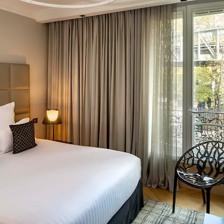 Hotel First Tour Eiffel Parigi