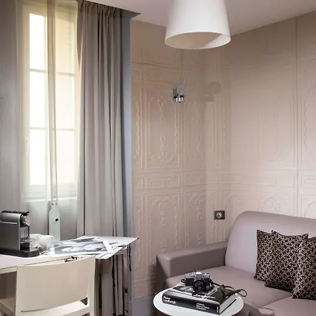 First Tour Eiffel 4* Parigi