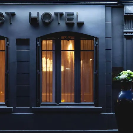 Hotel First Tour Eiffel 4*