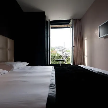 Hotel First Tour Eiffel Parigi