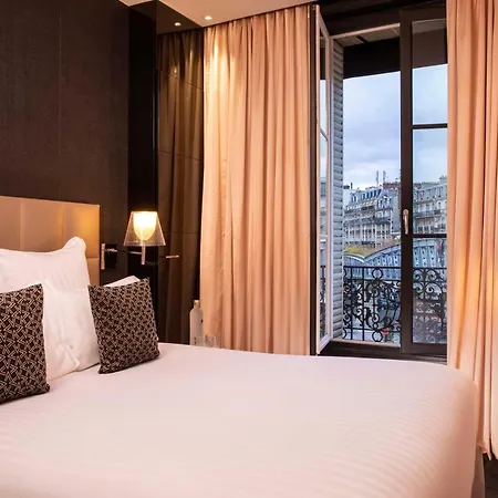 First Tour Eiffel Otel 4*