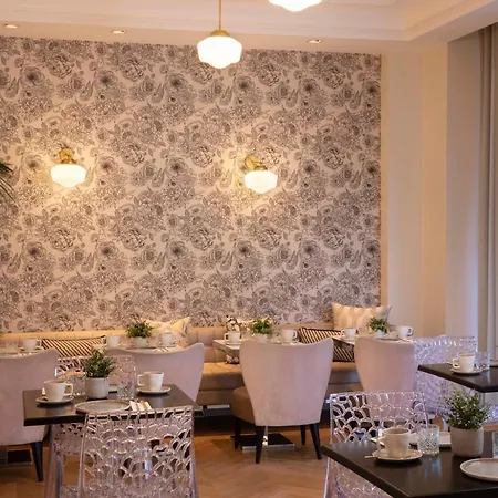 First Tour Eiffel 4*