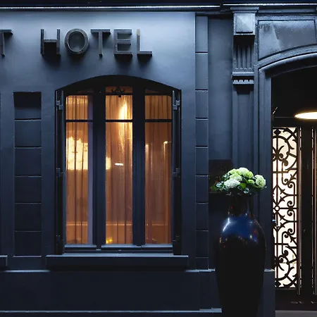 First Tour Eiffel Parigi