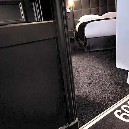 First Tour Eiffel Hotel 4*