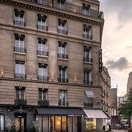 Hotel First Tour Eiffel 4*
