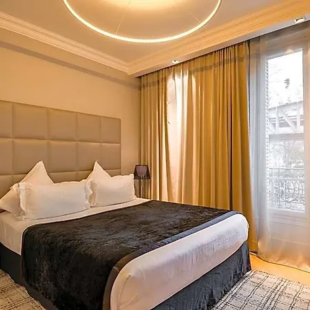 First Tour Eiffel Hotel