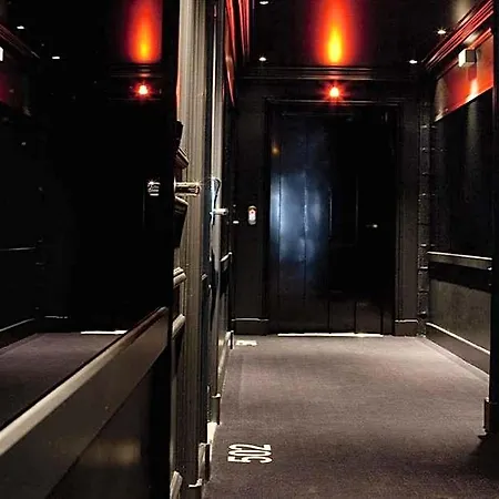 Hotel First Tour Eiffel 4*