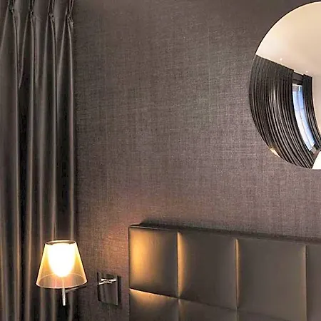 First Tour Eiffel Hotel