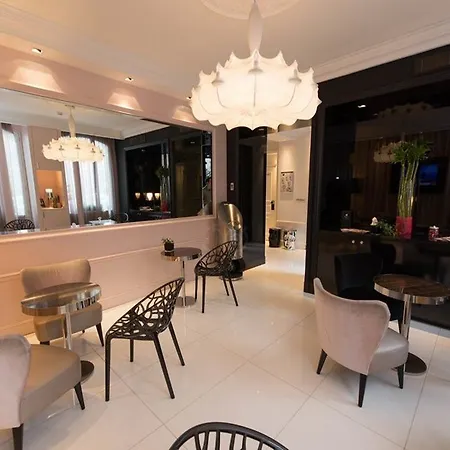 First Tour Eiffel 4* Parigi