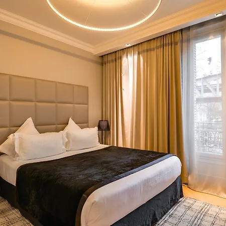 First Tour Eiffel Hotel