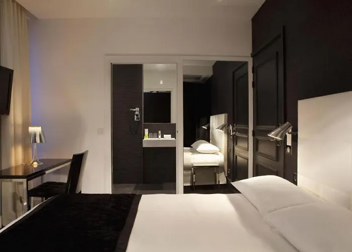 First Tour Eiffel Hotel 4*