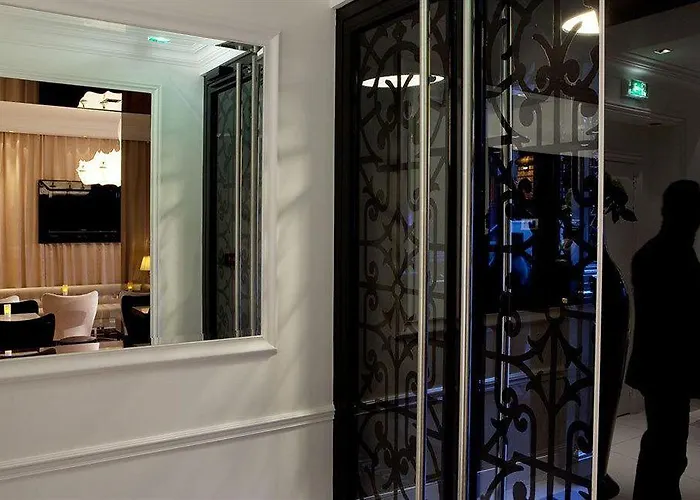 First Tour Eiffel Hotel