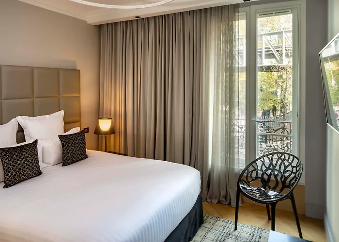 Hotel First Tour Eiffel Paris