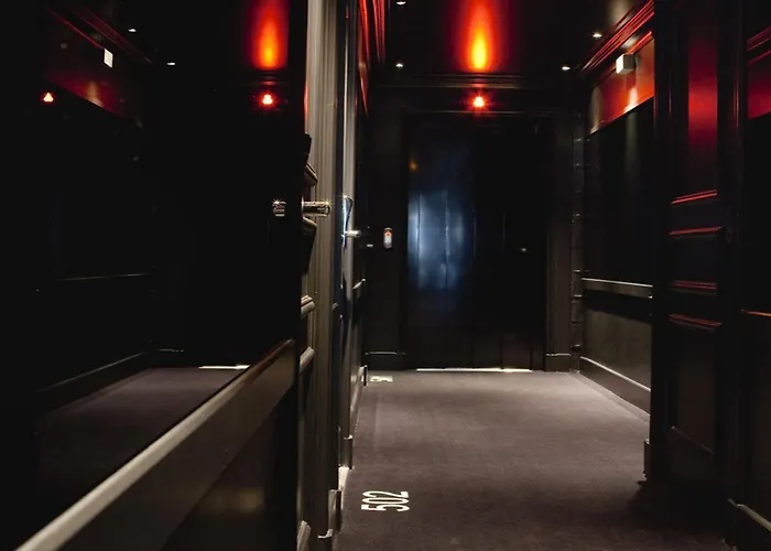 Hotel First Tour Eiffel 4*