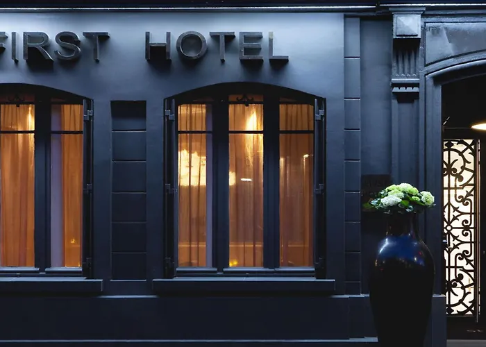 Hotel First Tour Eiffel 4*