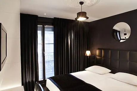 Hotel First Tour Eiffel 4*