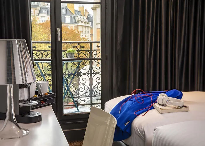 Hotel First Tour Eiffel Paris