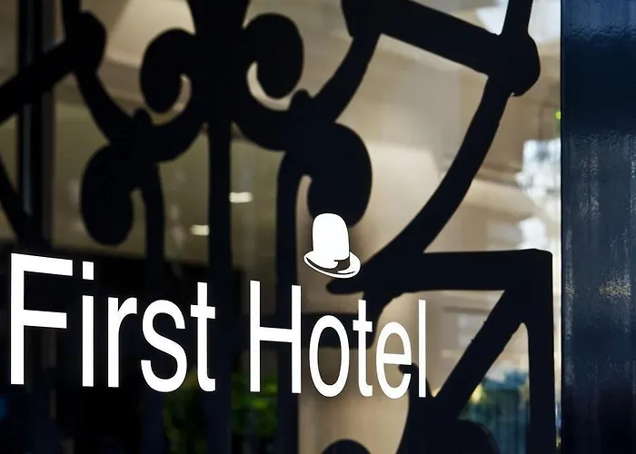 First Tour Eiffel Hotel Parigi