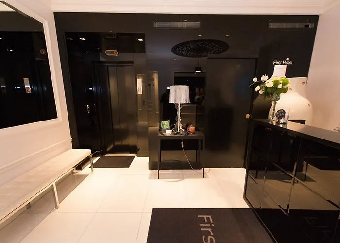 First Tour Eiffel Hotel