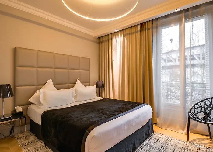 First Tour Eiffel Hotel