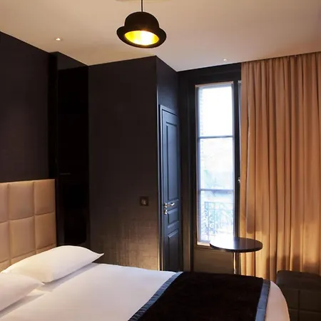 Hotel First Tour Eiffel 4*