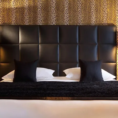 Hotel First Tour Eiffel 4*
