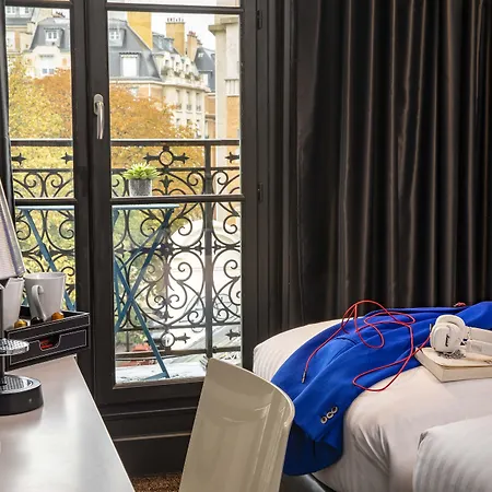 Hotel First Tour Eiffel Paryż