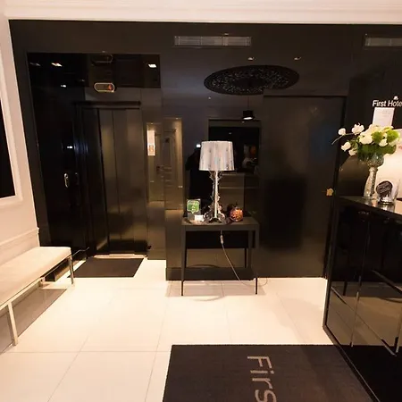 First Tour Eiffel Hotel