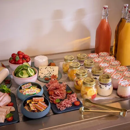 First Tour Eiffel Otel 4*