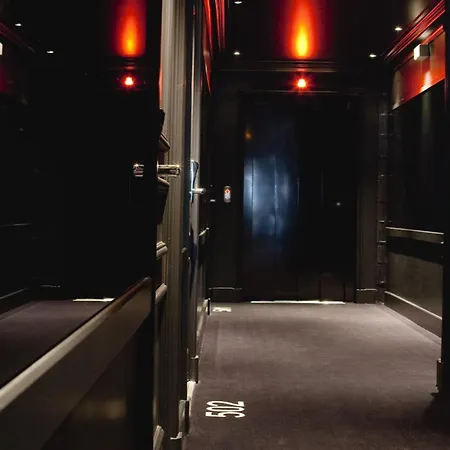 Szálloda First Tour Eiffel 4*