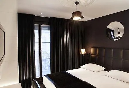 Otel First Tour Eiffel 4*