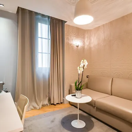 Otel First Tour Eiffel 4*