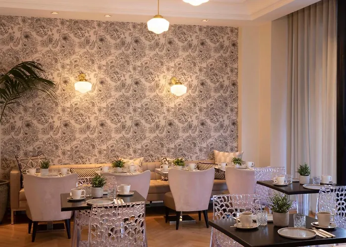 First Tour Eiffel 4*