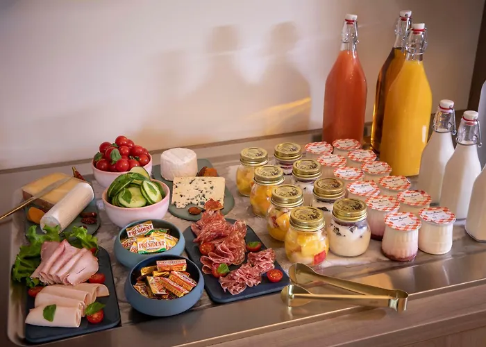 First Tour Eiffel Hotel 4*