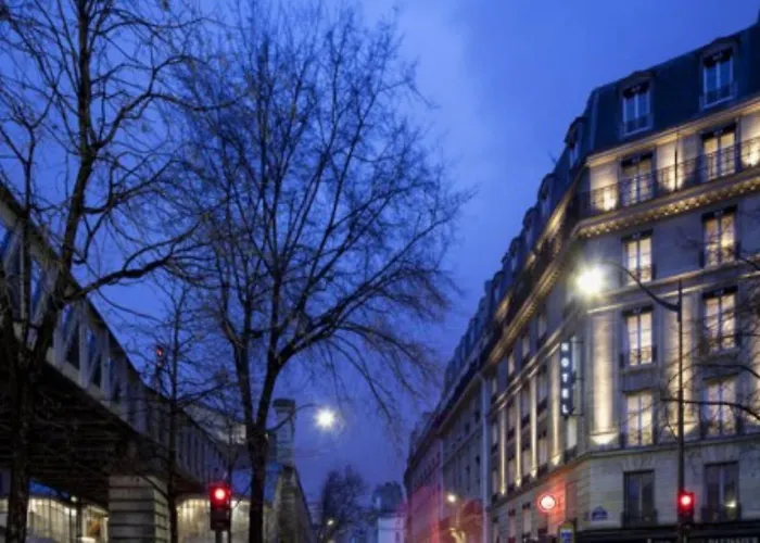 Hotel First Tour Eiffel 4*