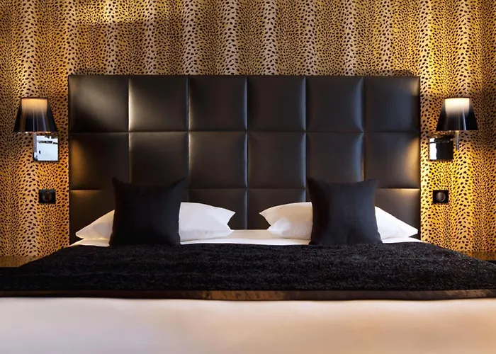 Hotel First Tour Eiffel 4*