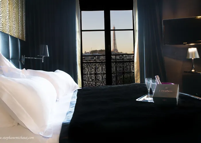 First Tour Eiffel Hotel 4*