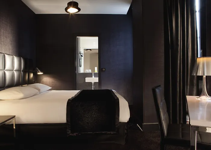 Hotel First Tour Eiffel 4*