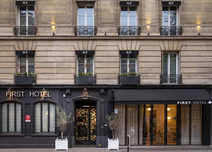 Hotel First Tour Eiffel Paris